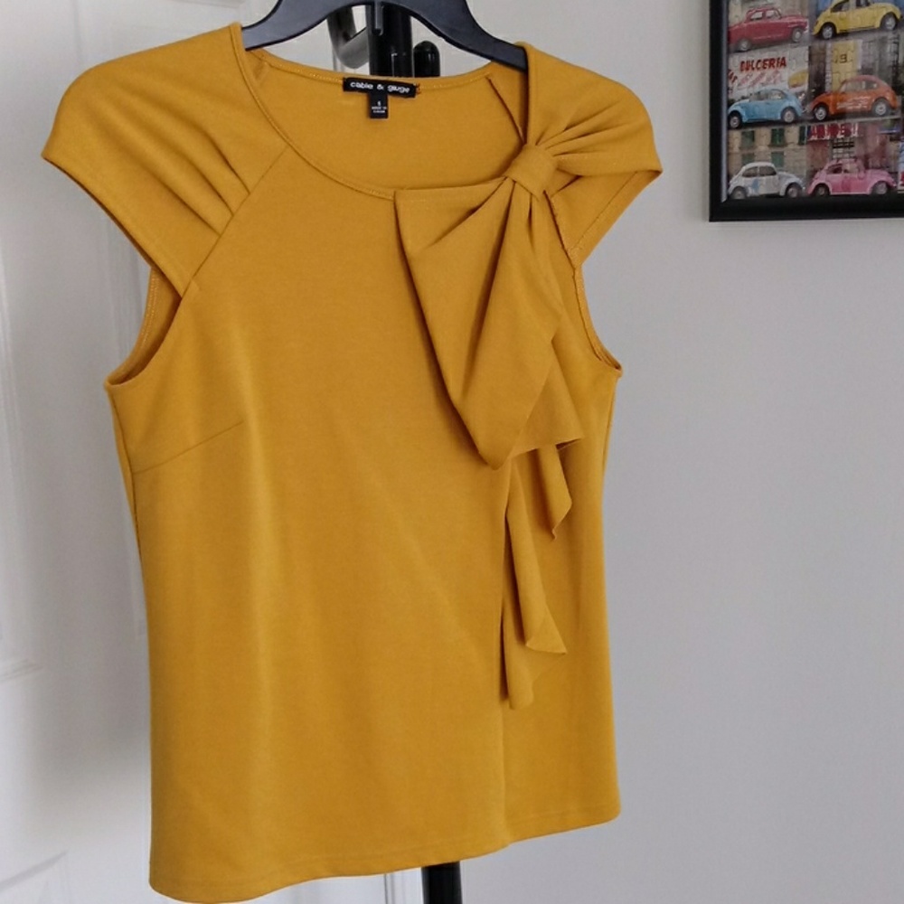 Mustard yellow is in!